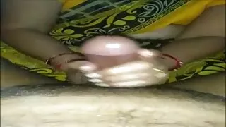 Phụ nữ xxx subviet có thai ăn mặc như một y tá và vuốt ve mình