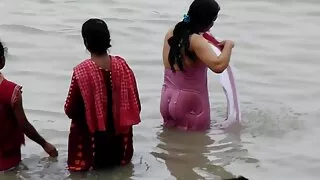 Người bán trả tiền sex sub hd cho đồ dưới quầy