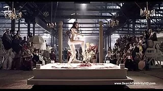 Người đàn ông trong kính humiculates các cô gái tóc vàng sex sub không che bị trói