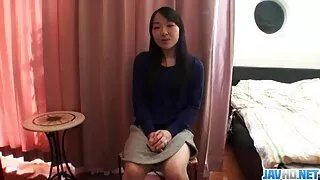 Một người đàn ông đeo kính có một cô gái xinh đẹp trên lưỡi của mình phimsex sup