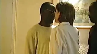 Milfa làm cho một cú để dương vật thông qua một cái lỗ trên phim sex co sub tường