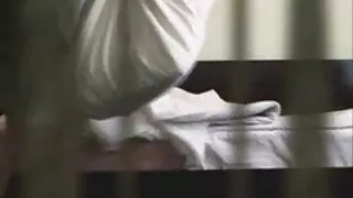 Một con bê trong phòng tắm hơi thấy một con mèo và vuốt phimsexviet sub ve cô ấy