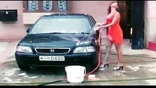 Tuyết nga đầu tiên, phá sexvietsubloanluan vỡ trong công ty